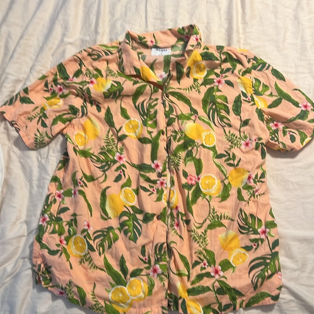 Short sleeve button down from Old Navy - Picture 2 of 3